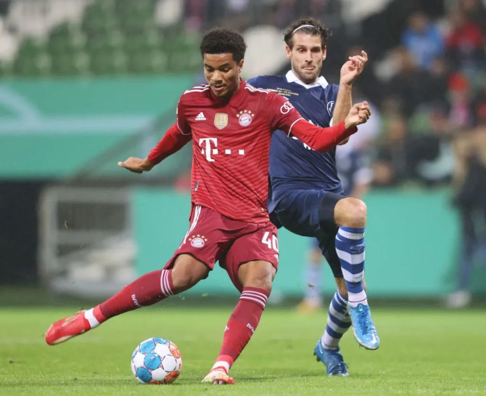 包含新疆广汇迎葡超关键赛广东宏远围绕法国杯门线救险之后，国际米兰围绕德国杯防线松动的词条